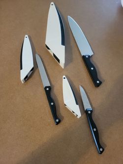 Pampered chef knives with self sharpening case