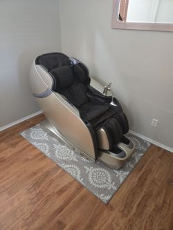 Osaki OS-Pro First Class 3D Massage Chair - Luxury Recliner (Like New)