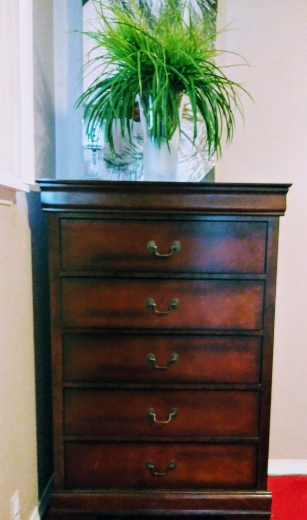Wood dresser for Sale in Tacoma WA - OfferUp