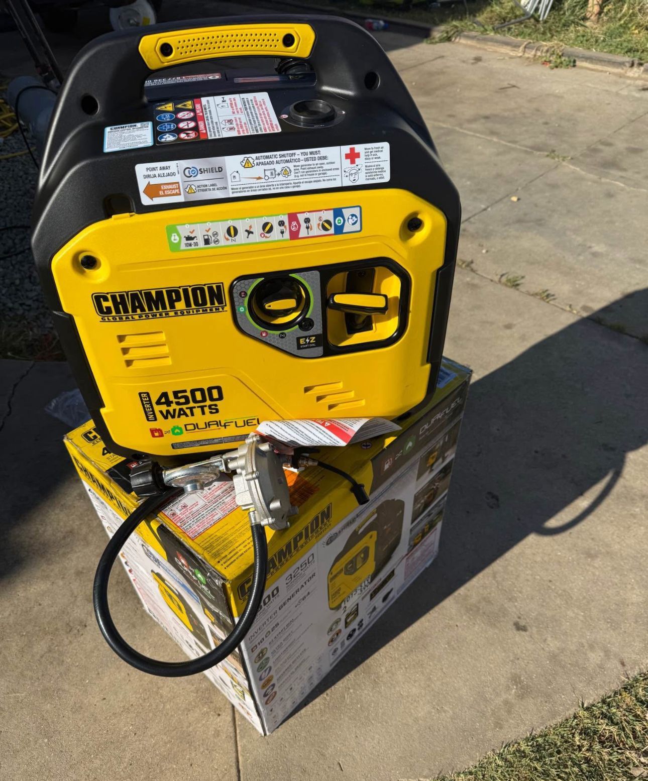 Champion Power Equipment 4500/3250-Watt Recoil Start Gasoline/Propane Powered Dual Fuel Inverter Gen