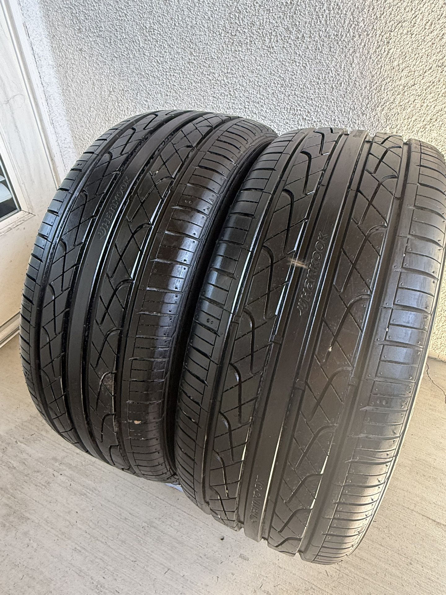 LLANTAS HANKOOK 225/45R17. 99%DE VIDA MUY BUENAS CONDICIONES