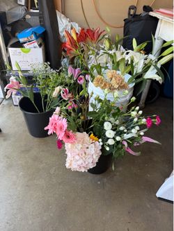 Flower Arrangements/Arreglos Florales