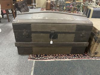 Trunk Antique Steamer W/Wheels 