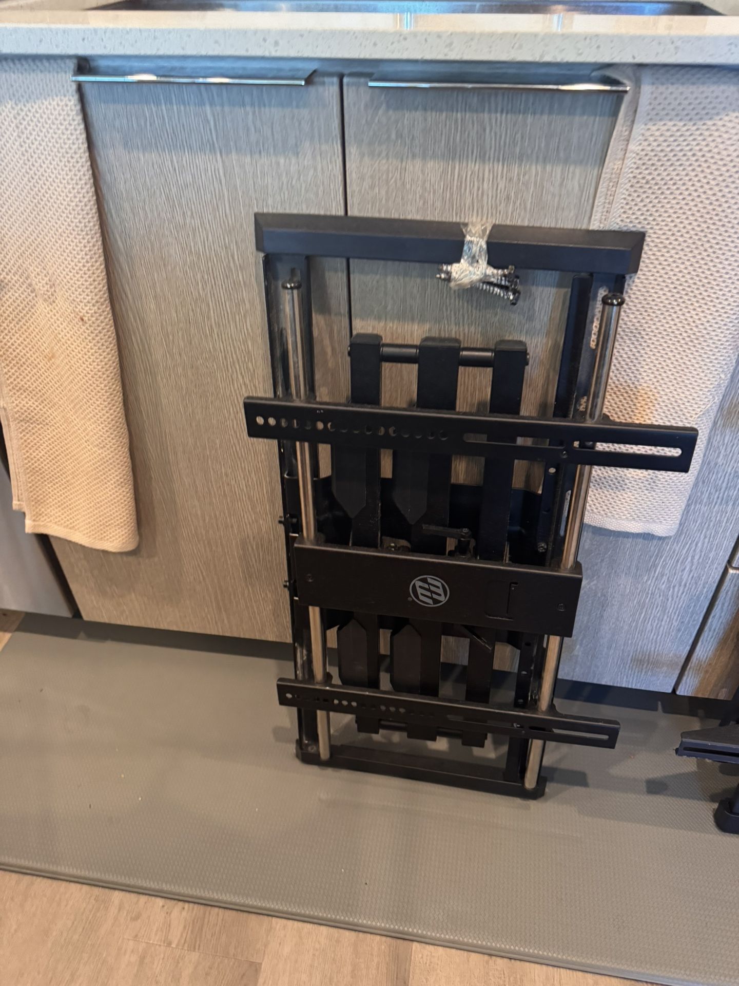 Up To 90 Inch Full Motion Tv Mount With Screws