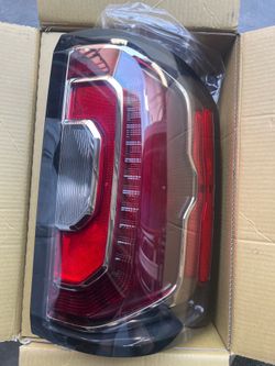 16-19 GMC Sierra tail light