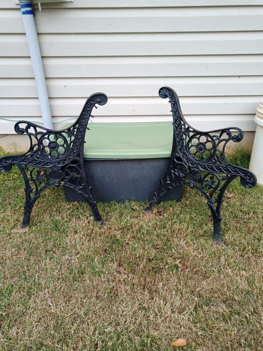 Antique\ Vintage Cast Iron Bench Legs
