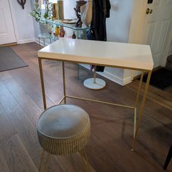 Vanity Table With Stool 