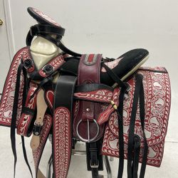 Montura Charra Bordada Con Cantinas Cuadradas