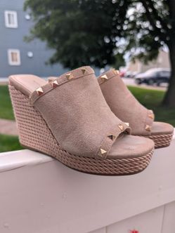 Marc Fisher Women’s Beige Suede Studded Open Toe Slip-On Wedge Mule US 6M