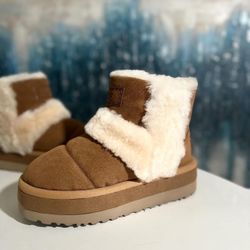 UGG BOOTS