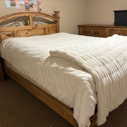 Wooden Queen bedroom Set