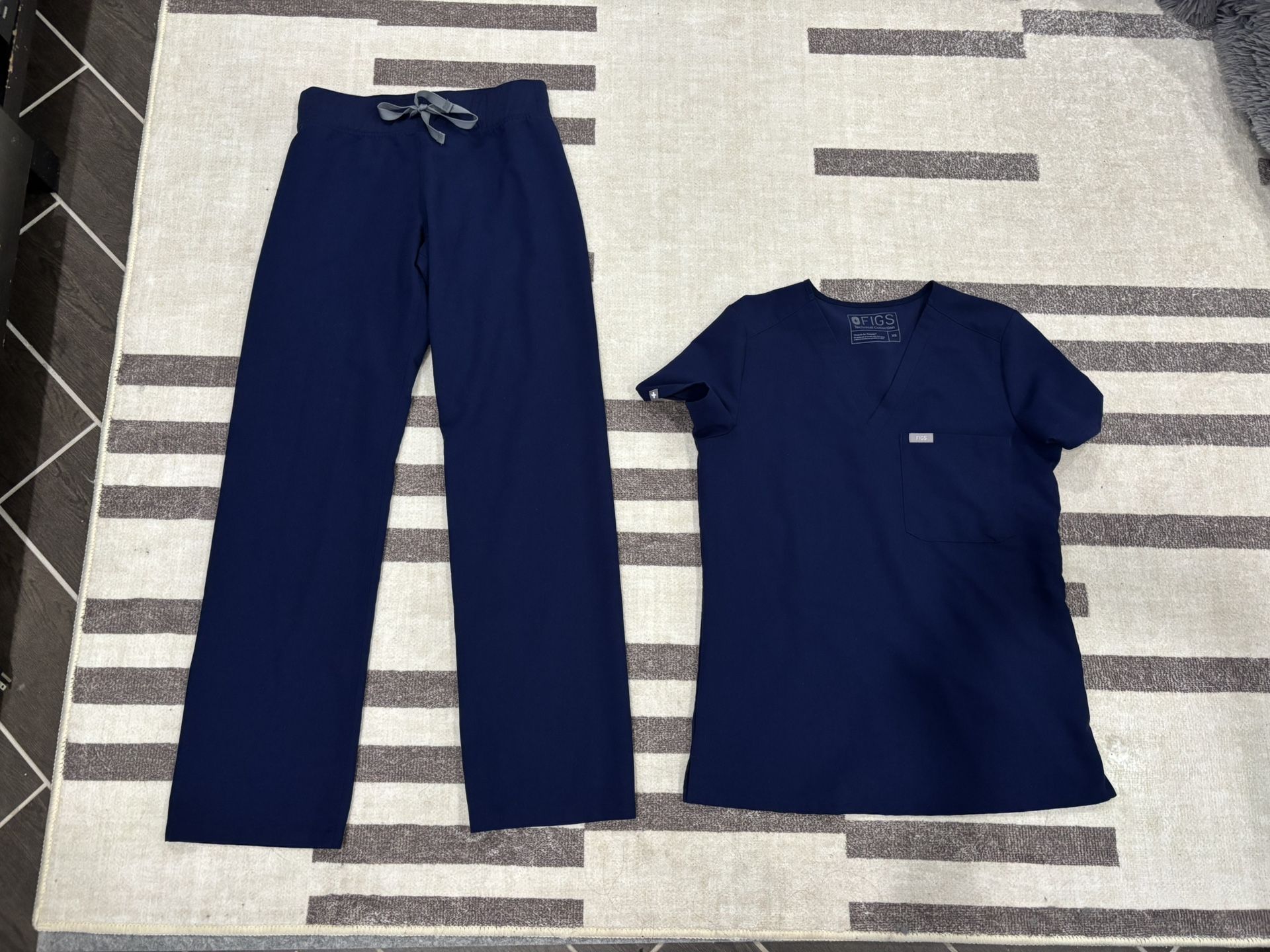 XS FIGS navy blue scrub set