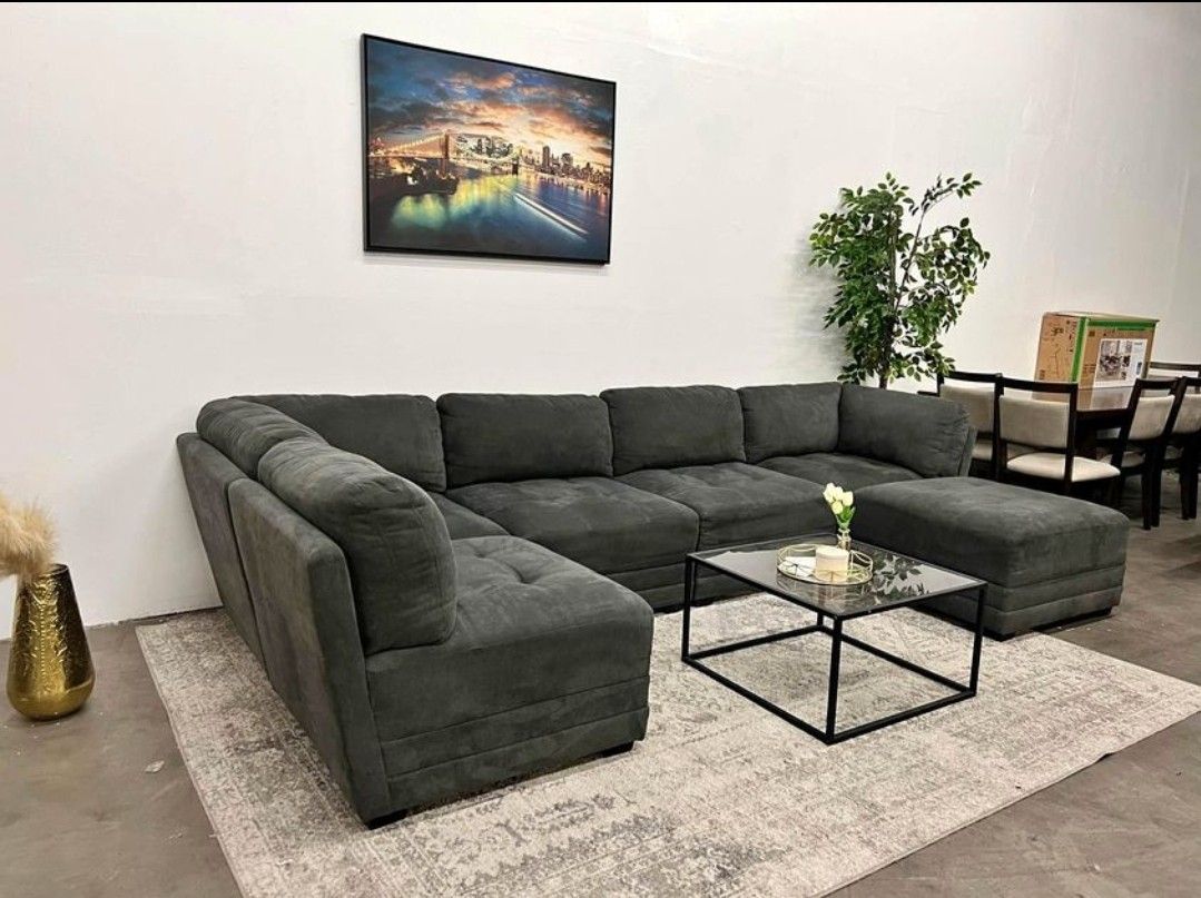 LARGE CAPACITY BRAND NEW GREY SECTIONAL SAME DAY DELIVERY