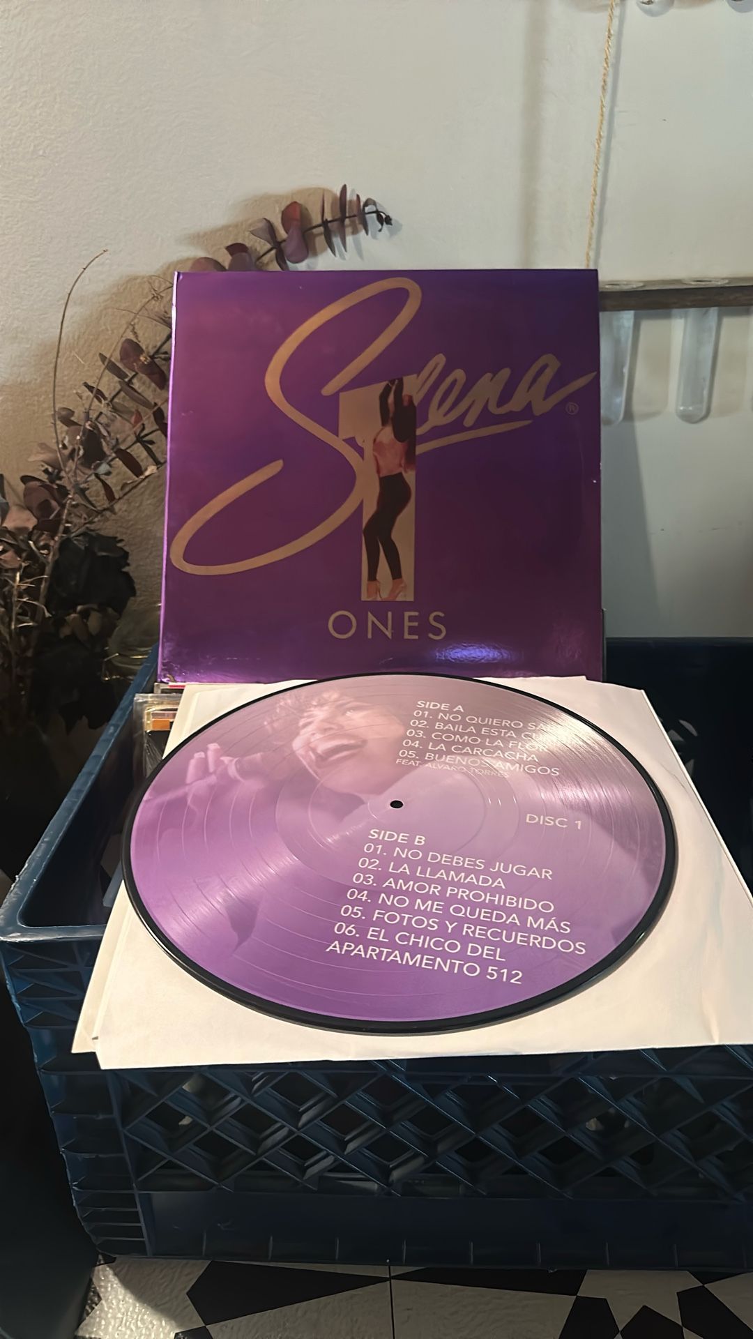 Selena Ones Vinyl With Poster