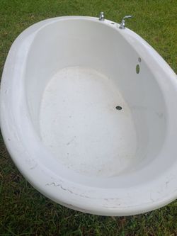 White Oval  Bathtub