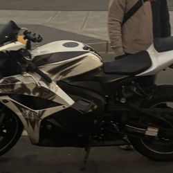 2009 Honda 600rr READ DESCRIPTION