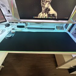 31.5x 11.8in Wireless Charging Mousepad + 10x RGB Modes