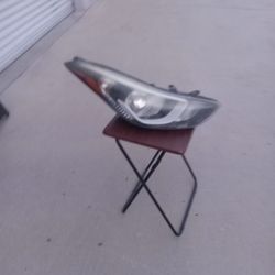 14 To 16 Headlight Hyundai Elantra Passenger Side ( Oem)
