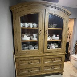 China Cabinet/Armoire 