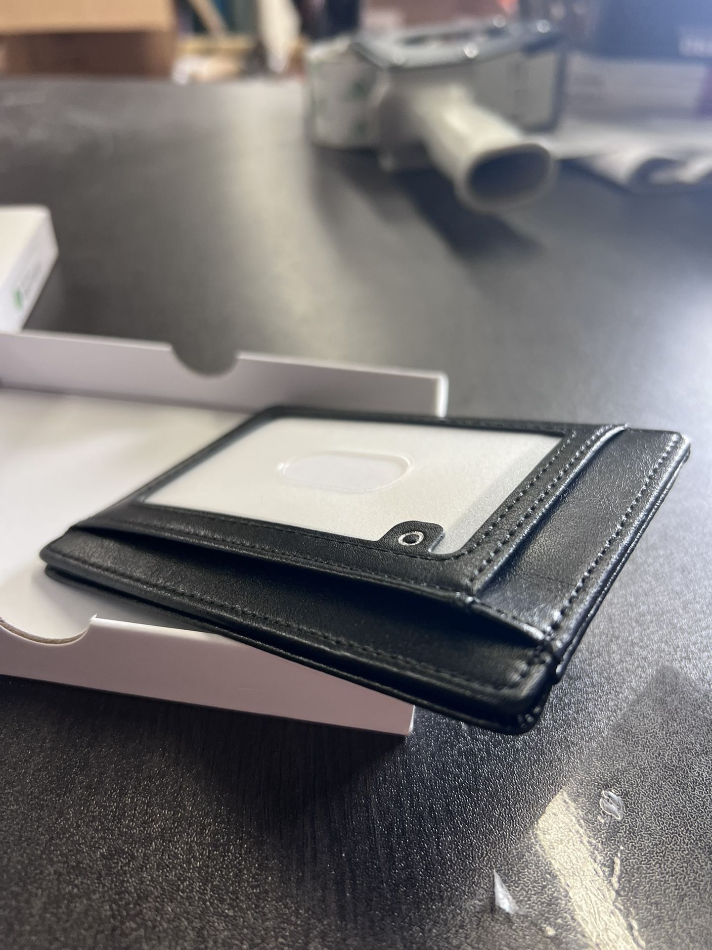 Auskang Men's Wallet with Smart Tracker Works for Find My App, Credit Card Holder Leather Slim Minimalist RFID Blocking Smart Wallet for Men