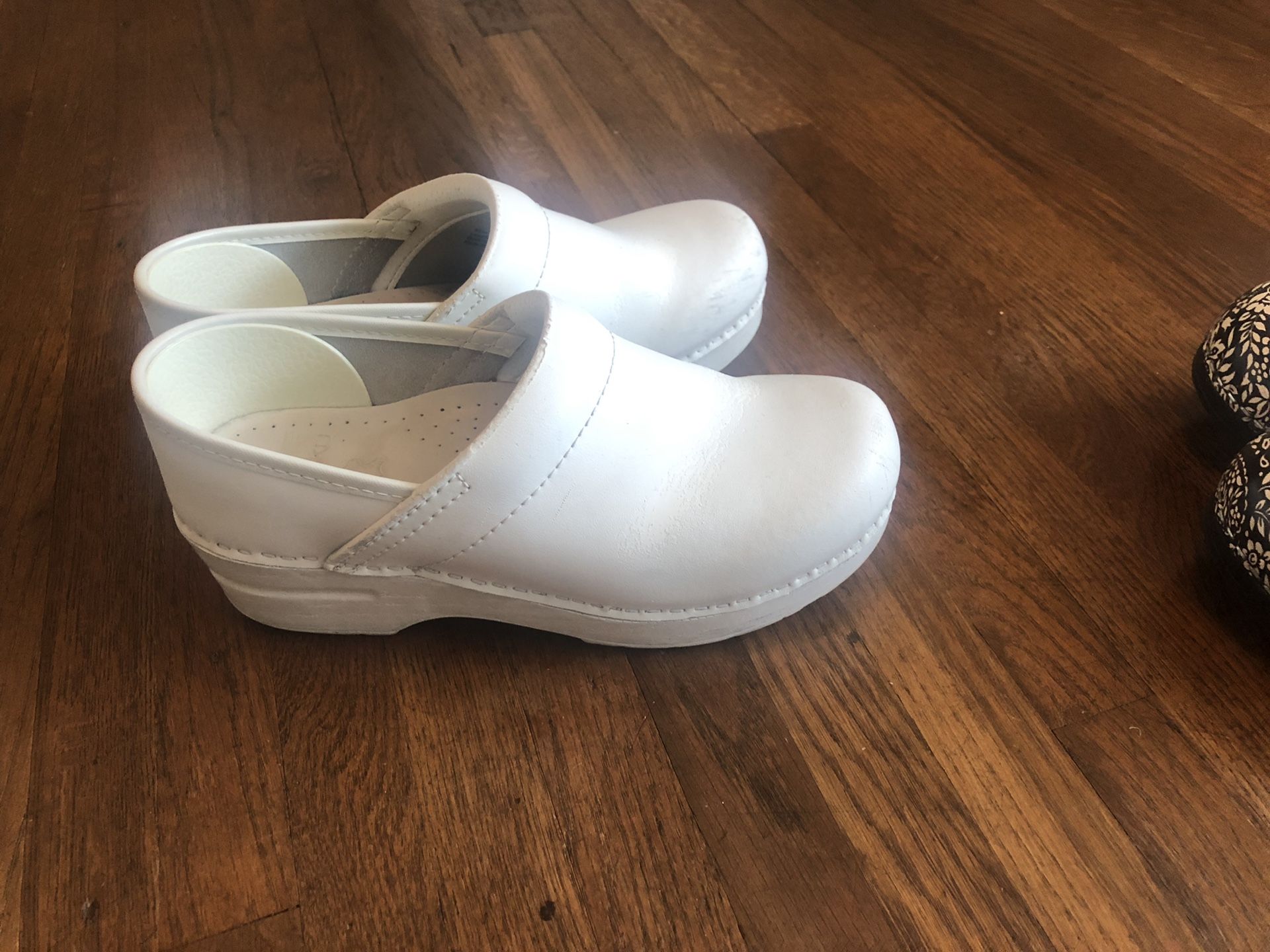 Scrubs, Dansko & Sanita clogs, stethoscope