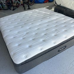 King Beautyrest Silver perfect condition I can deliver wrapped in plastic ready   Retail $1,389 Your Price $375 