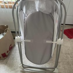 Fisher Price Baby Bassinet With Sheets