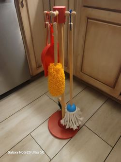 Children's broom and dust pan