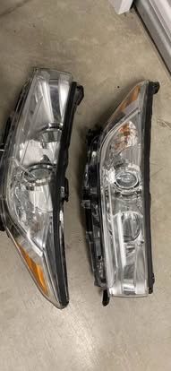 2017-2019 TOYOTA HIGHLANDER PAIR OF HEADLIGHTS
