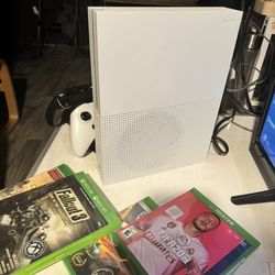 Xbox X One S Like New Clean And 2 Controls And Games 