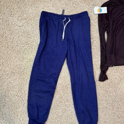Women Vuori Joggers Size M Brand New!