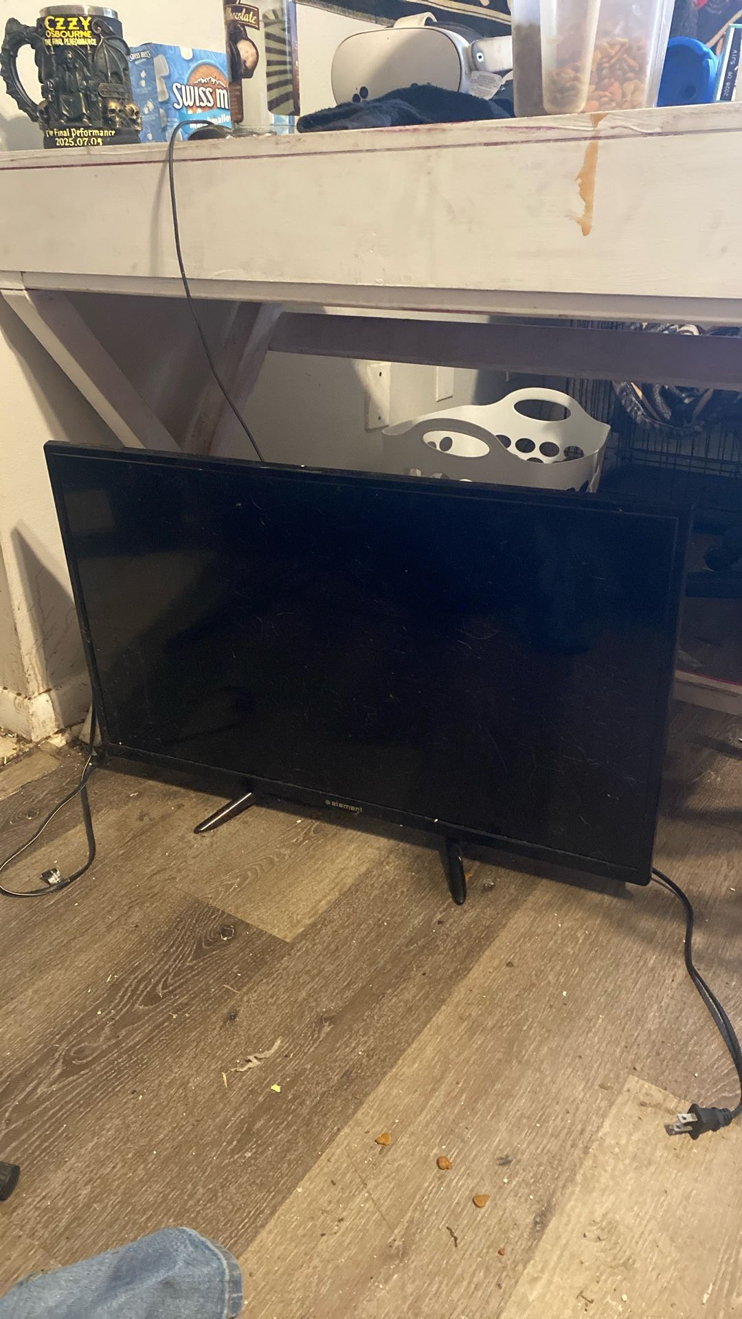 32 Inch Element TV