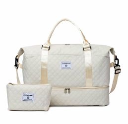 Women’s travel bags.