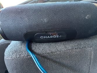 JBL charge 4