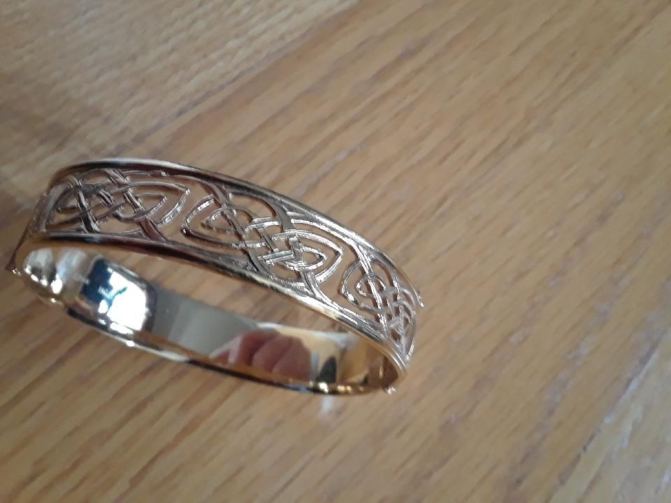 Vintage Jewelry. Bangle bracelet