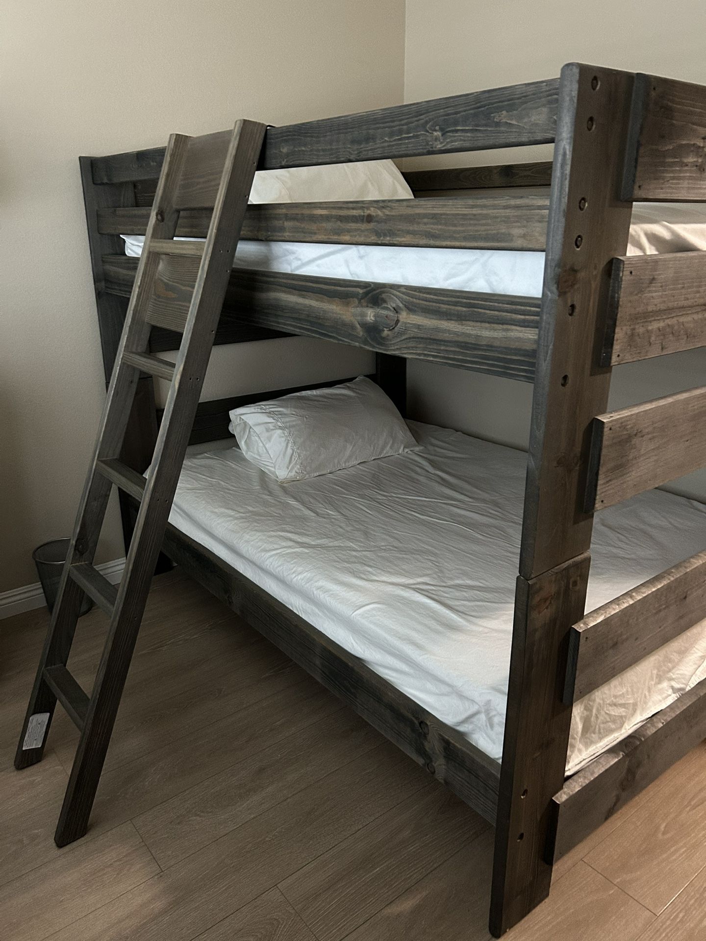 Full Size Detachable Bunk Beds -Like New!
