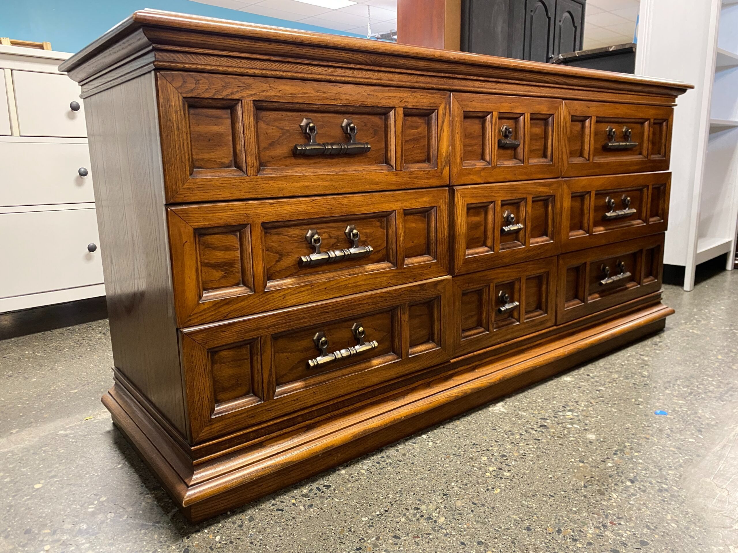 THOMASVILLE Vintage 9-Drawer Dresser