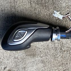Gear Shift Knob. Fit for Ford Fusion(2013-2017). Fit for Ford Escape 2013-2015 ( Used )