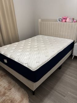 Queen Mattress White and Navy