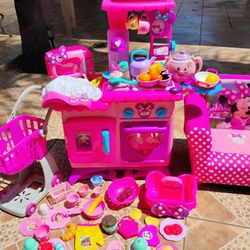 Minnie Mouse Kitchen/Sofa