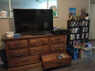 Samsung TV & Bluray w/movies and dresser