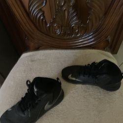 NIKE Size 2