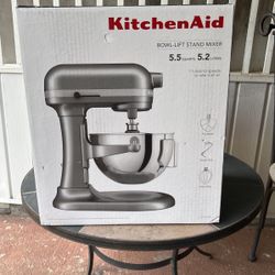 NEW KitchenAid Pro 5 Plus KSM55SXXXCU 5.5 Quart Bowl-Lift Stand Mixer - Silver