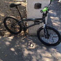 GT bank BMX bike
