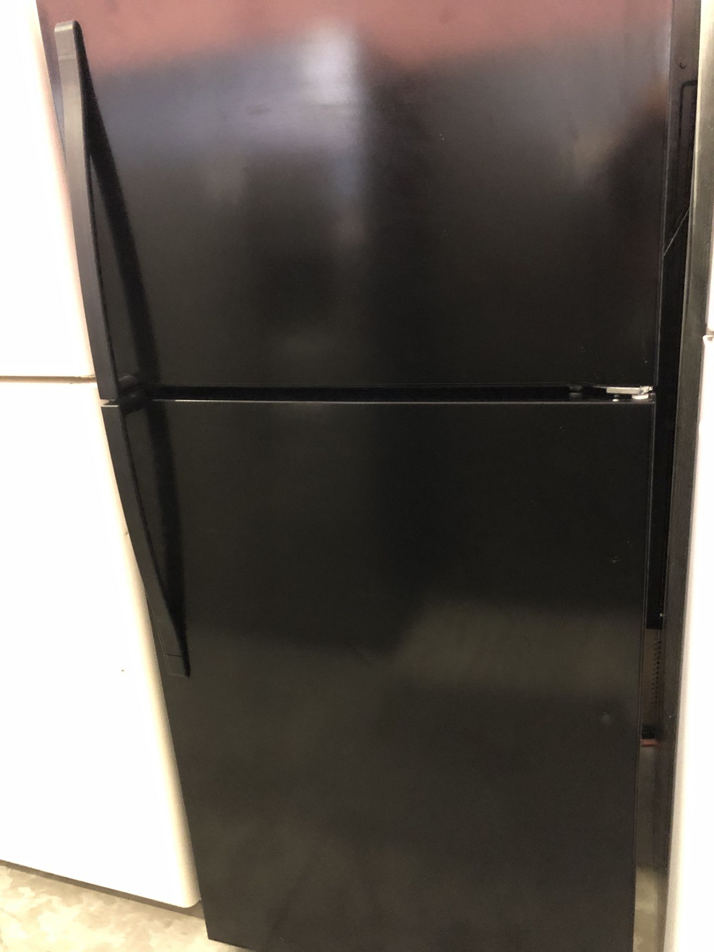Black 18 Cubic Foot Refrigerator