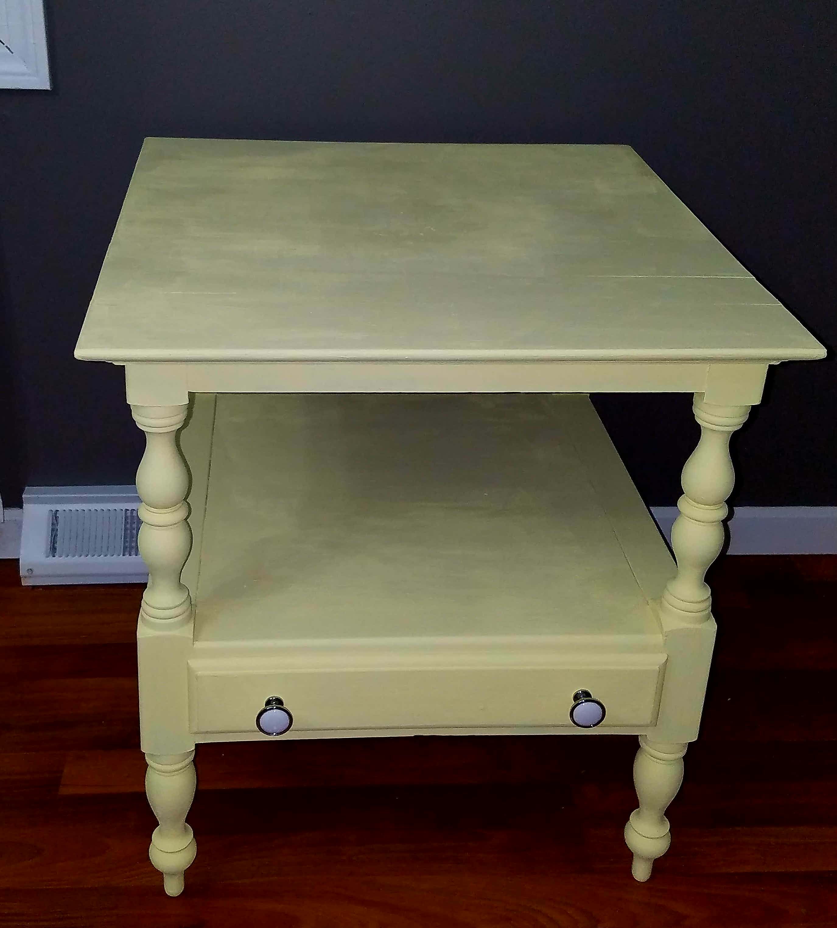 End table (light yellow)