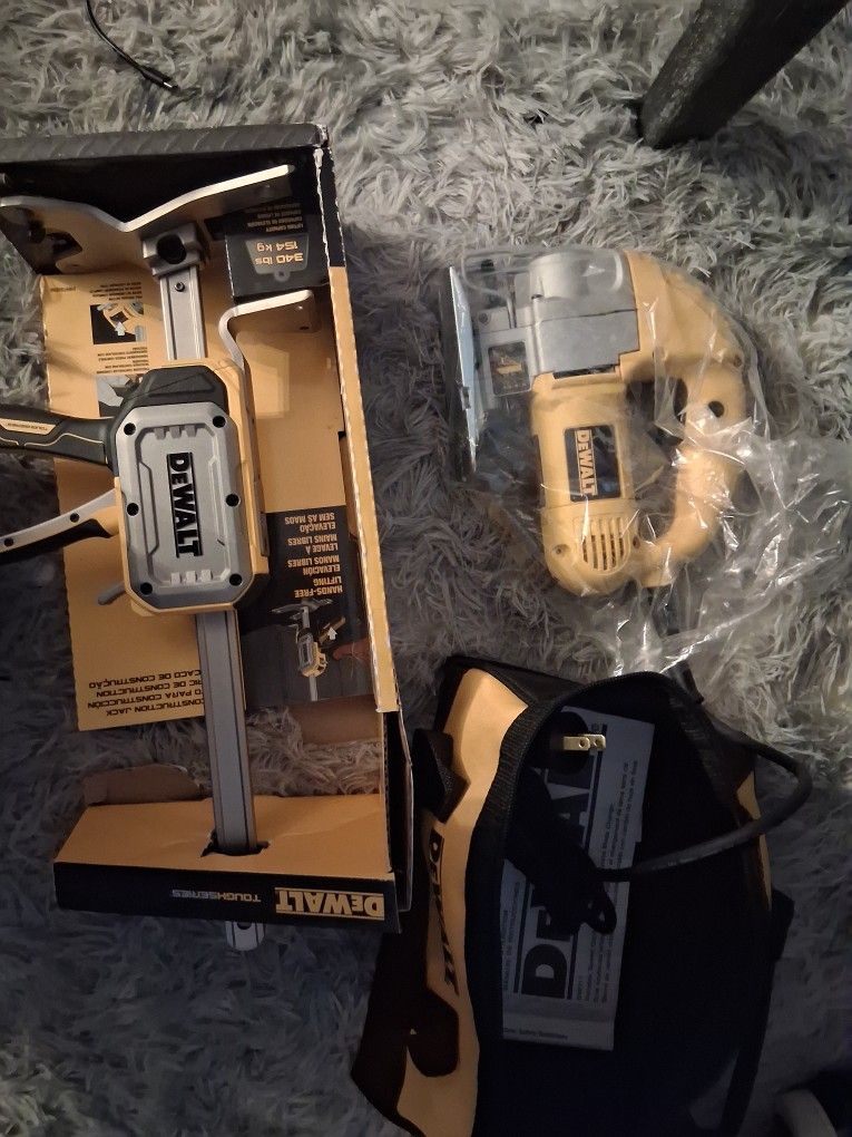 DEWALT
5.5 Amp Corded Variable Speed Jig Saw Kit with Bag & DEWALT Toughseries Construction JackSet