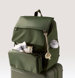 BÉIS the ultimate Diaper Backpack in olive