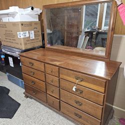 Dresser With Mirror 