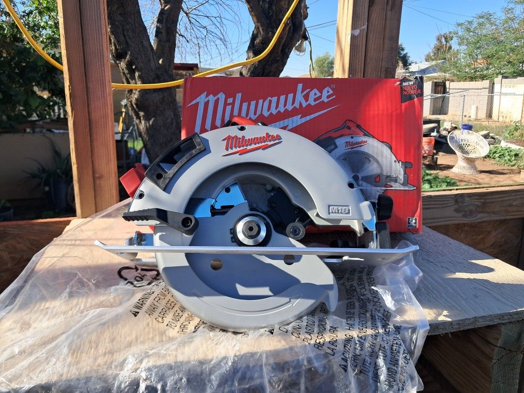 Milwaukee 7 1/4 Circular Saw